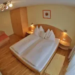 Haus Regina Aparthotel 3*